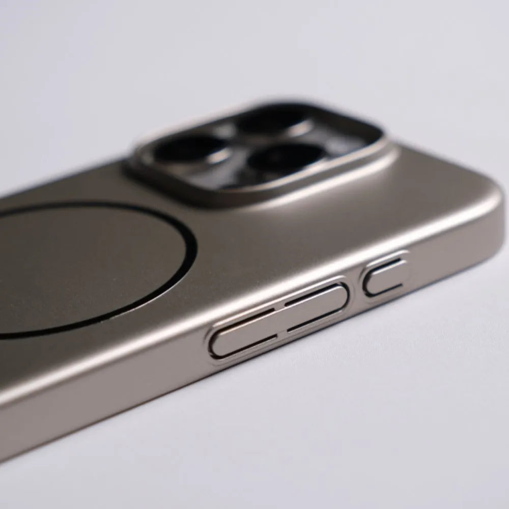 Case Minimalista para iPhone Fosca com Carregamento MagSafe