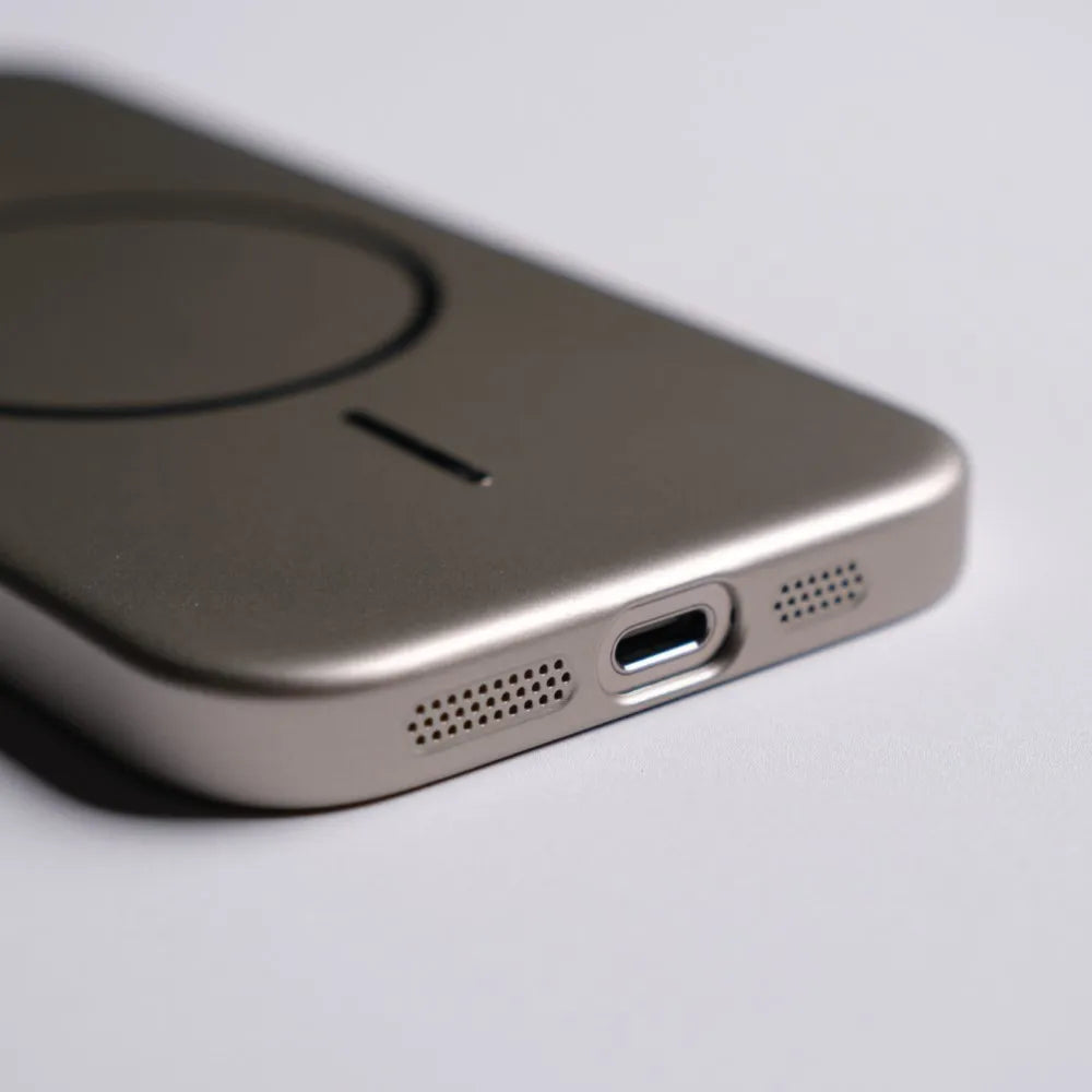 Case Minimalista para iPhone Fosca com Carregamento MagSafe