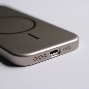 Case Minimalista para iPhone Fosca com Carregamento MagSafe