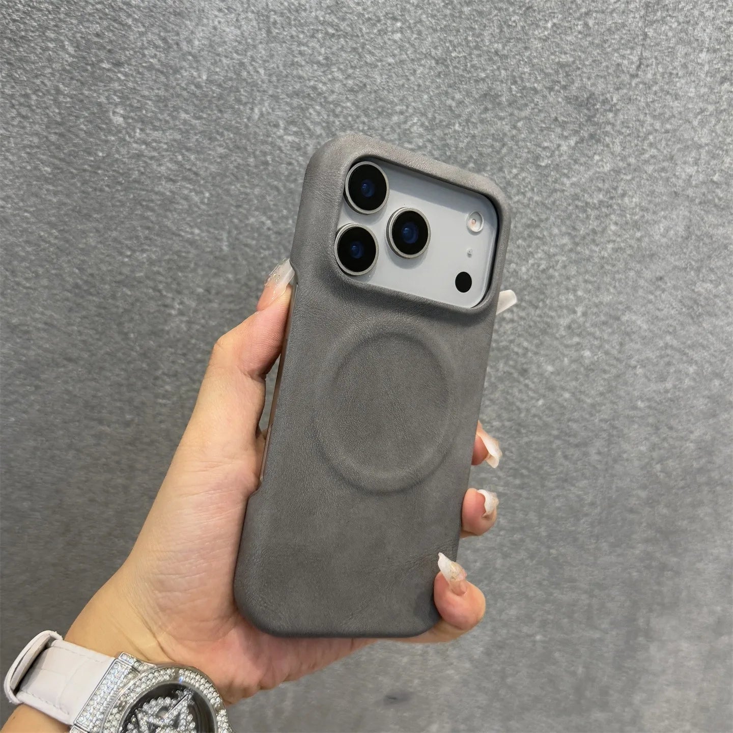 Case iPhone em Couro Macio com Carregamento MagSafe