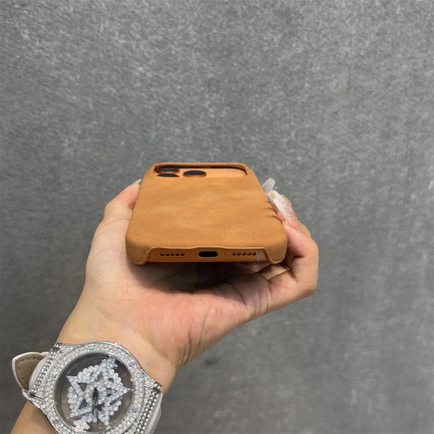 Case iPhone em Couro Macio com Carregamento MagSafe