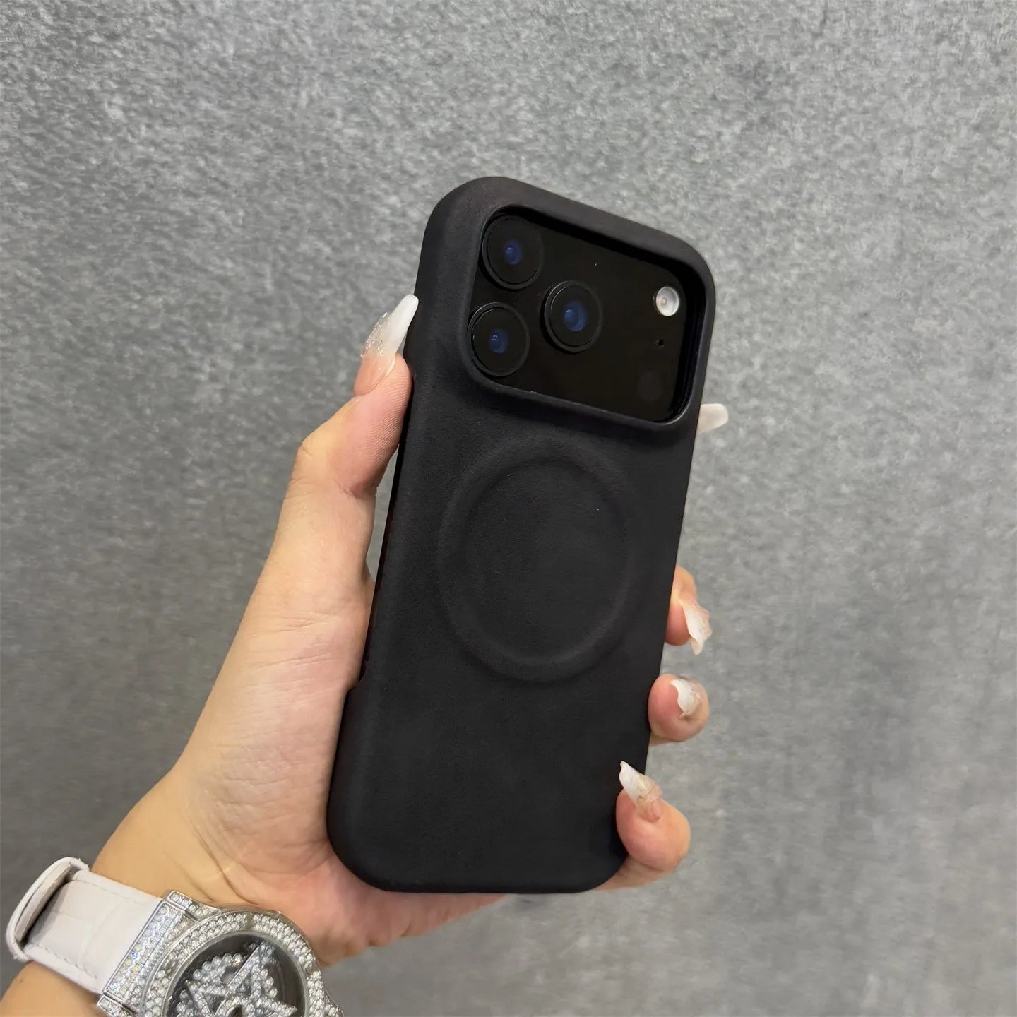 Case iPhone em Couro Macio com Carregamento MagSafe