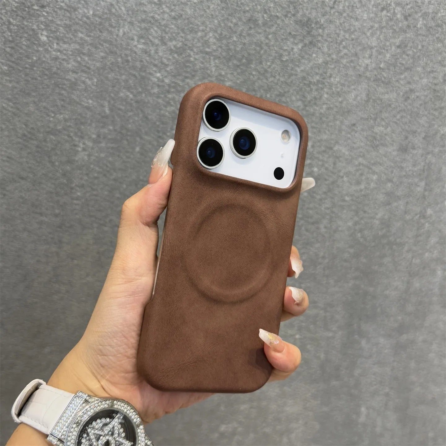 Case iPhone em Couro Macio com Carregamento MagSafe